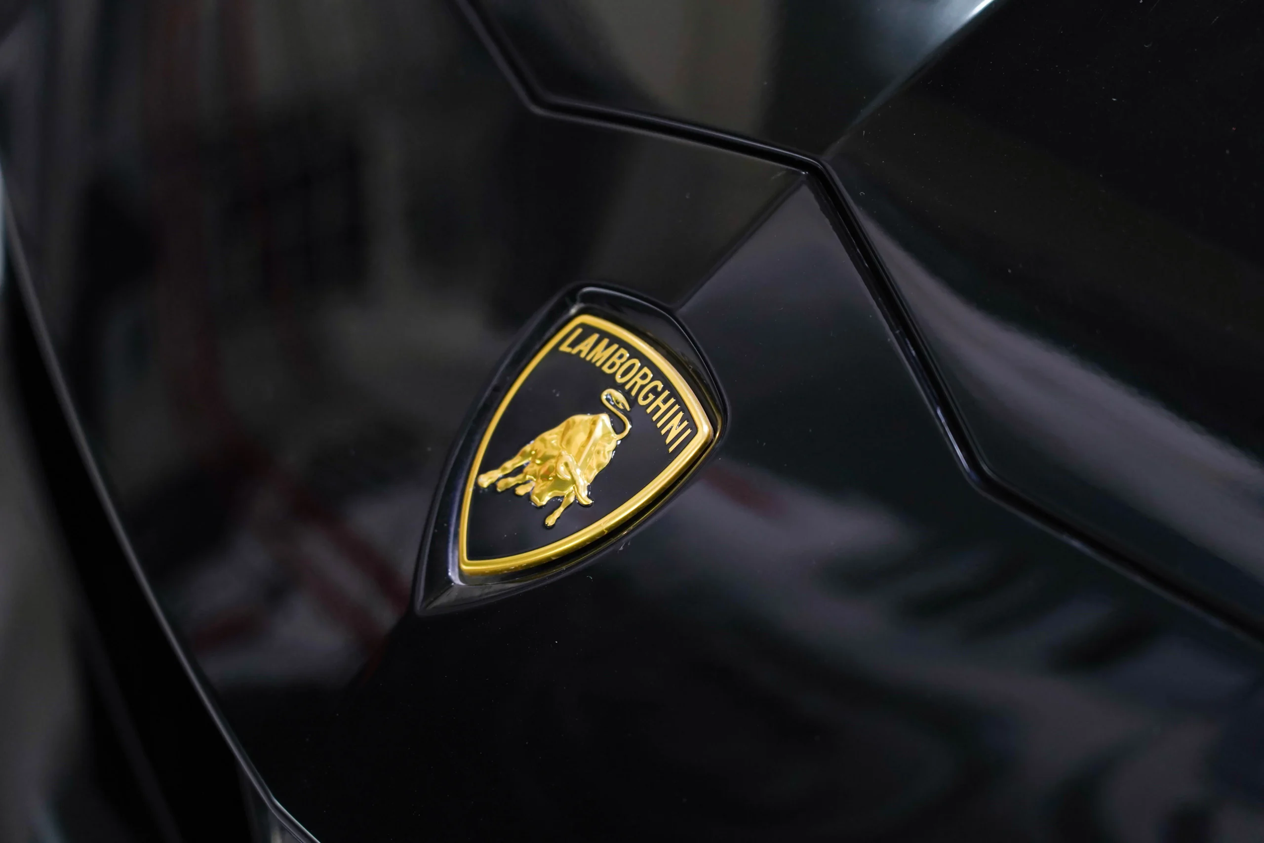 Black Lamborghini Urus chauffeur vehicle